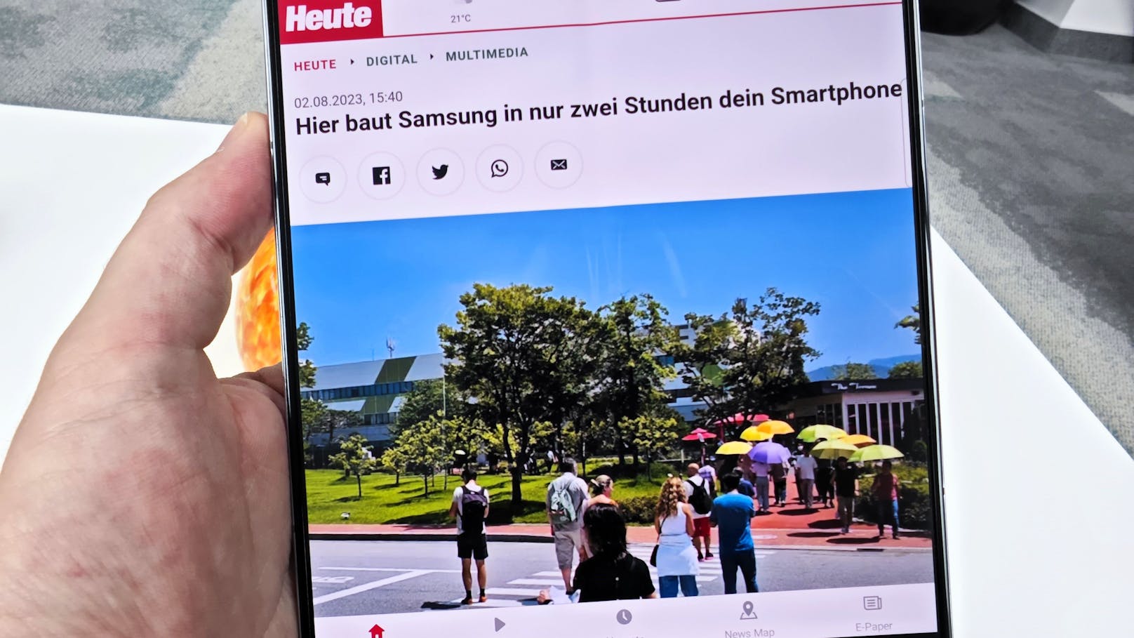 Und die Falt-Träume der Smartphone-Nutzer werden doch wahr! Mit dem Galaxy Z Fold5 hat Samsung das bisher beeindruckendste Falt-Handy geschaffen.