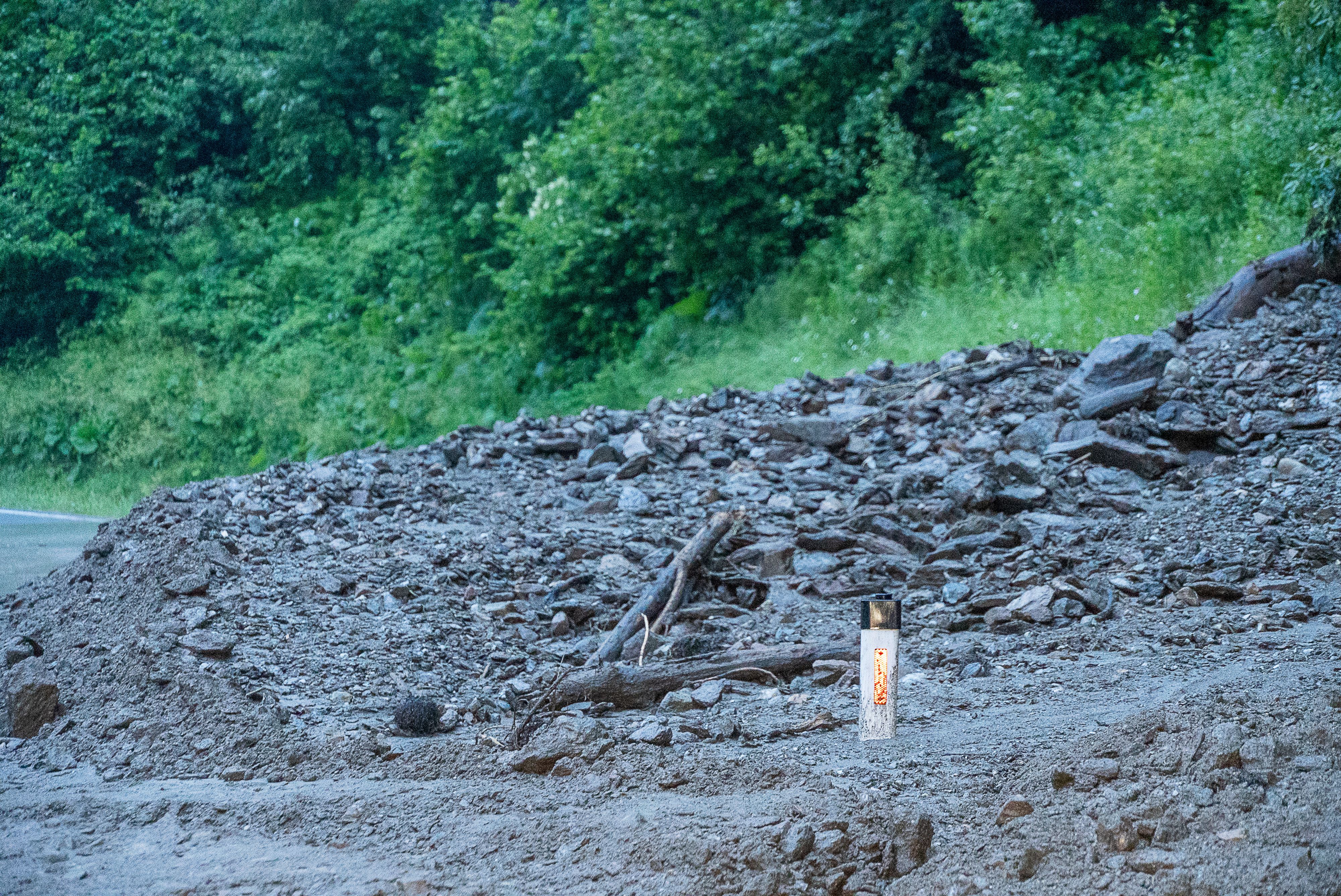 Die Waidischer Straße wurde in beiden Fahrtrichtungen gesperrt.