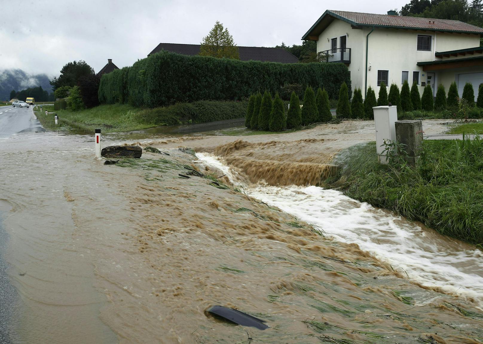 Starke Niederschläge in der Nacht auf Freitag, 4. August 2023, haben in Kärnten zu Murenabgängen und Überflutungen geführt.