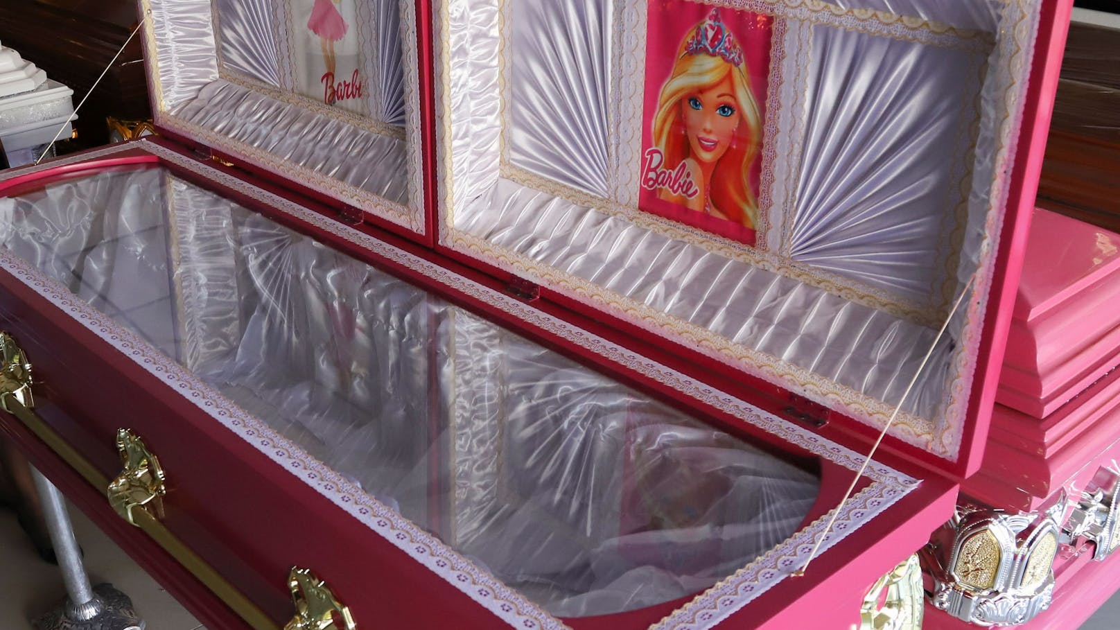 Ein Bestattungsunternehmen in El Salvador ließ sich vom Rummel um den "Barbie"-Film inspirieren.
