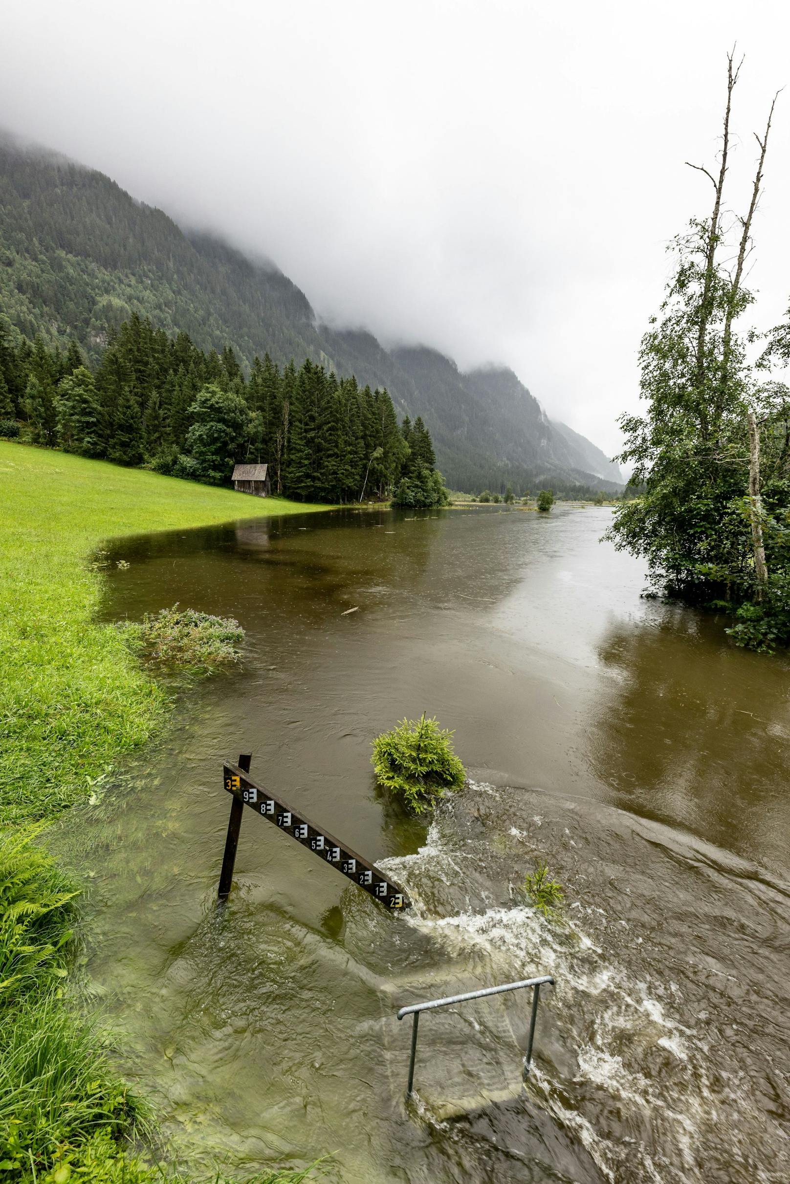 Im Bild eine Einrichtung für die Wasserstand-Messung.