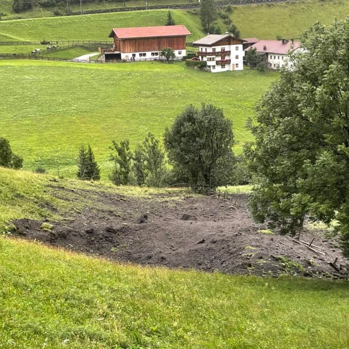 Derzeit stehen wir im Einsatz aus bis noch ungeklärter Ursache gab es eine Explosion kurz nach dem Dorf St. Jodok.