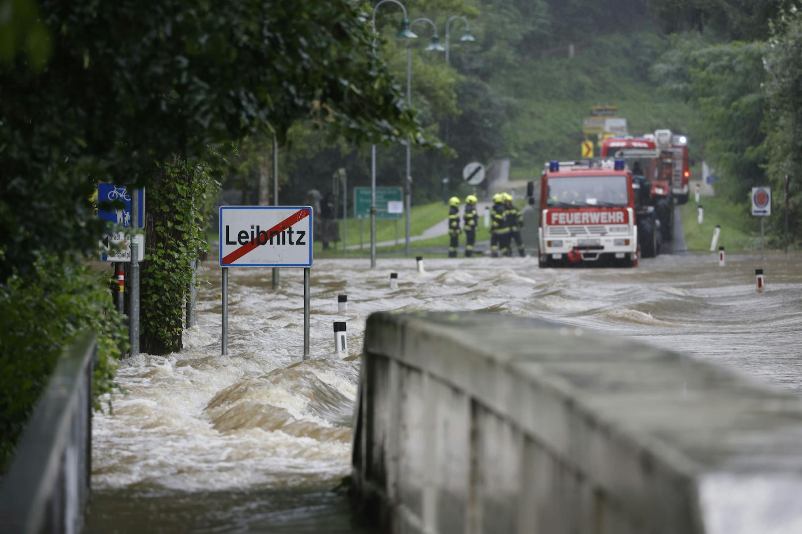 Die Sulm bei Leibnitz ist durch die heftigen Regenfälle über die Ufer getreten.