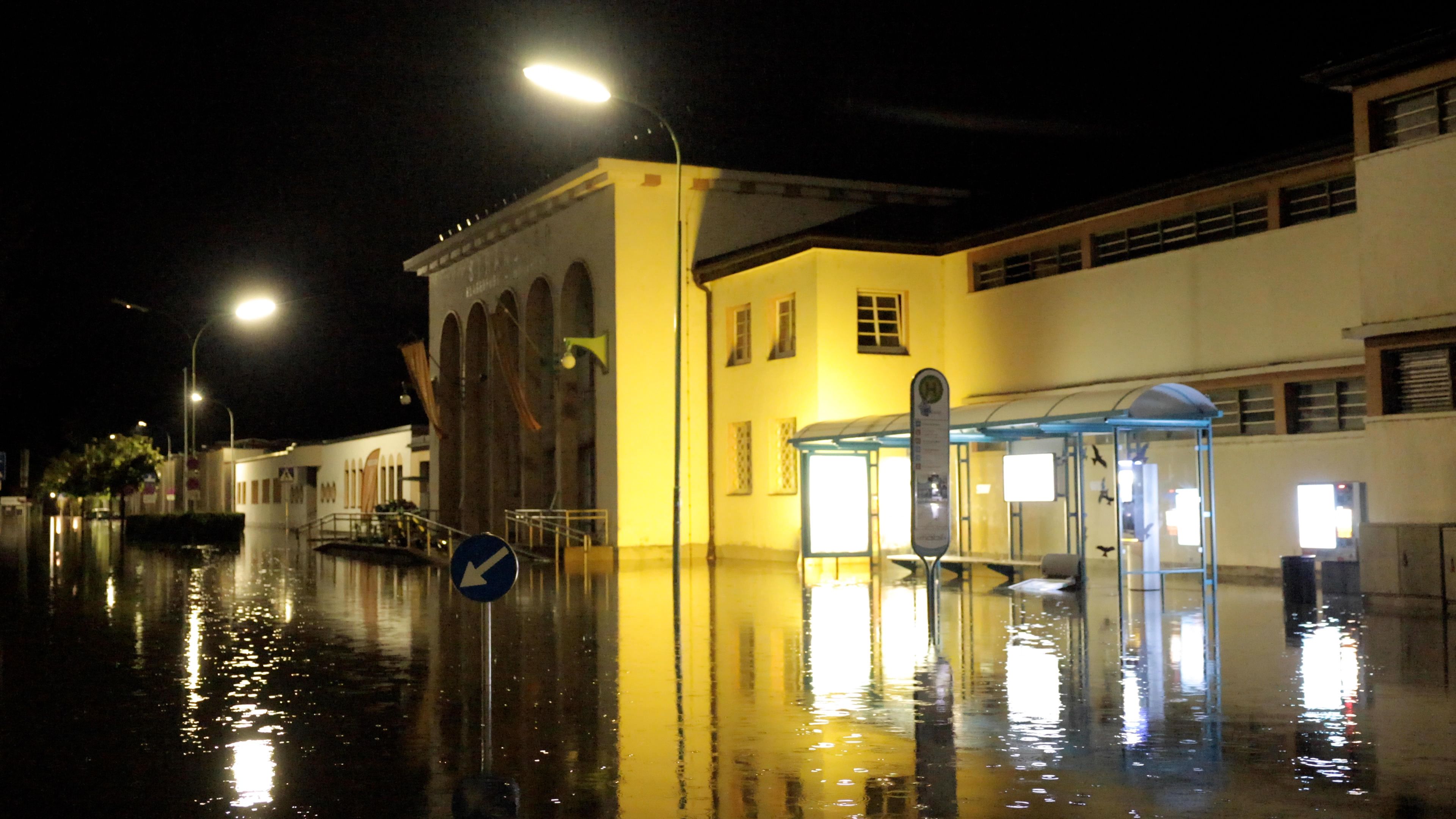 In der Nacht auf Sonntag trat der Wörthersee über die Ufer.