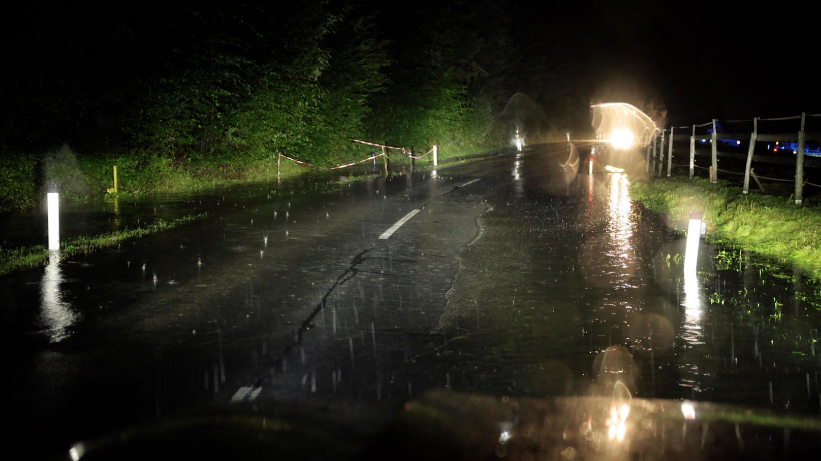 In der Nacht auf Sonntag trat der Wörthersee über die Ufer.