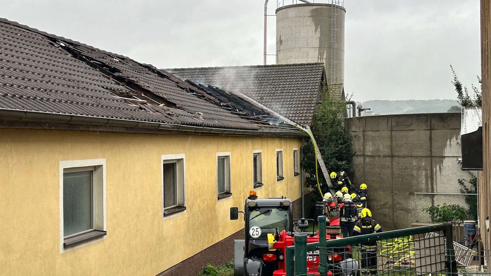 Der Schweinestall stand in Flammen.