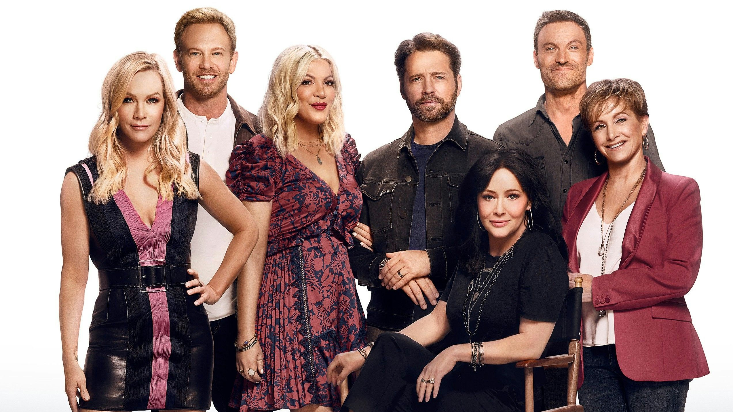 Download von www.picturedesk.com am 06.08.2023 (08:25).  BH90210, (aka BH 90210), from left: Jennie Garth, Ian Ziering, Tori Spelling, Jason Priestley, Shannen Doherty, Brian Austin Green, Gabrielle Carteris, (Season 1, premiered, aired Aug. 7, 2019). photo: Brian Bowen Smith / ©Fox / Courtesy: Everett Collection - 20190813_PD0266 - Rechteinfo: Rights Managed (RM) PictureDesk Ã¼bernimmt hinsichtlich der Verwendung durch den Kunden keinerlei Haftung und Garantie. Die Verantwortung liegt ausschlieÃlich beim Kunden. Redaktionelle Printverwendung ist Ã¼blicherweise mÃ¶glich. Keine TV und Videonutzung!