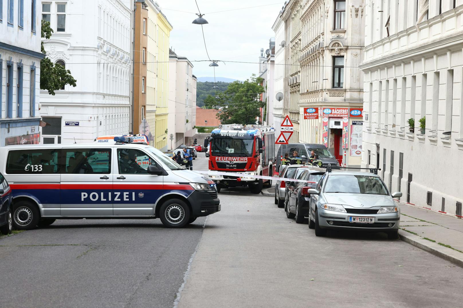 Auch die Polizei war in der Goldschlagstraße im Einsatz.
