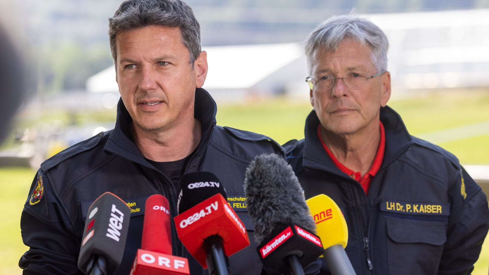 Kärntens Katastrophenschutzreferent Daniel Fellner (l.) und Landeshauptmann Peter Kaiser während einer Pressekonferenz in Folge eines Unwetter-Ereignisses am 30. Juni 2022. Archivbild.