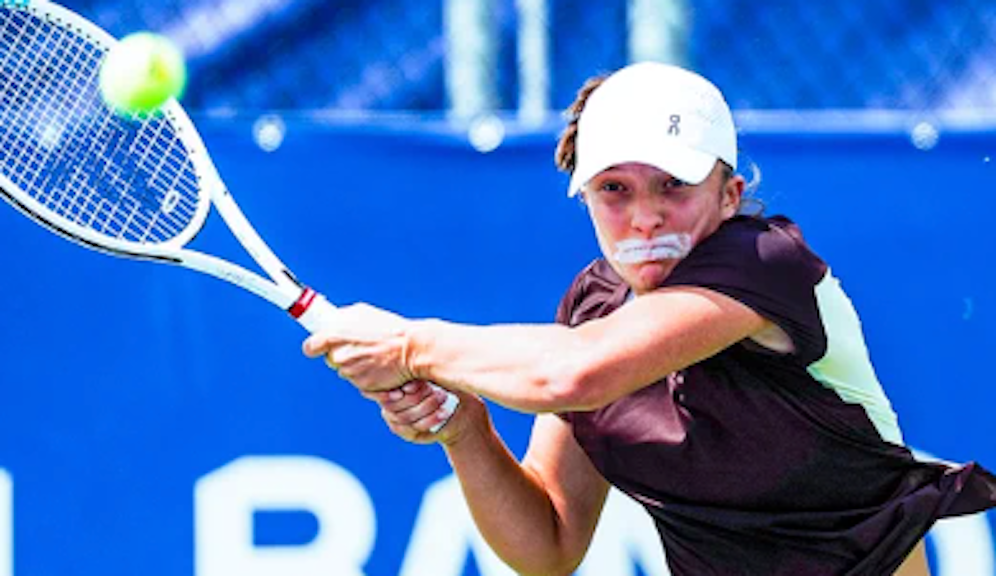 Ida Swiatek trainierte mit Klebeband vor dem Mund.