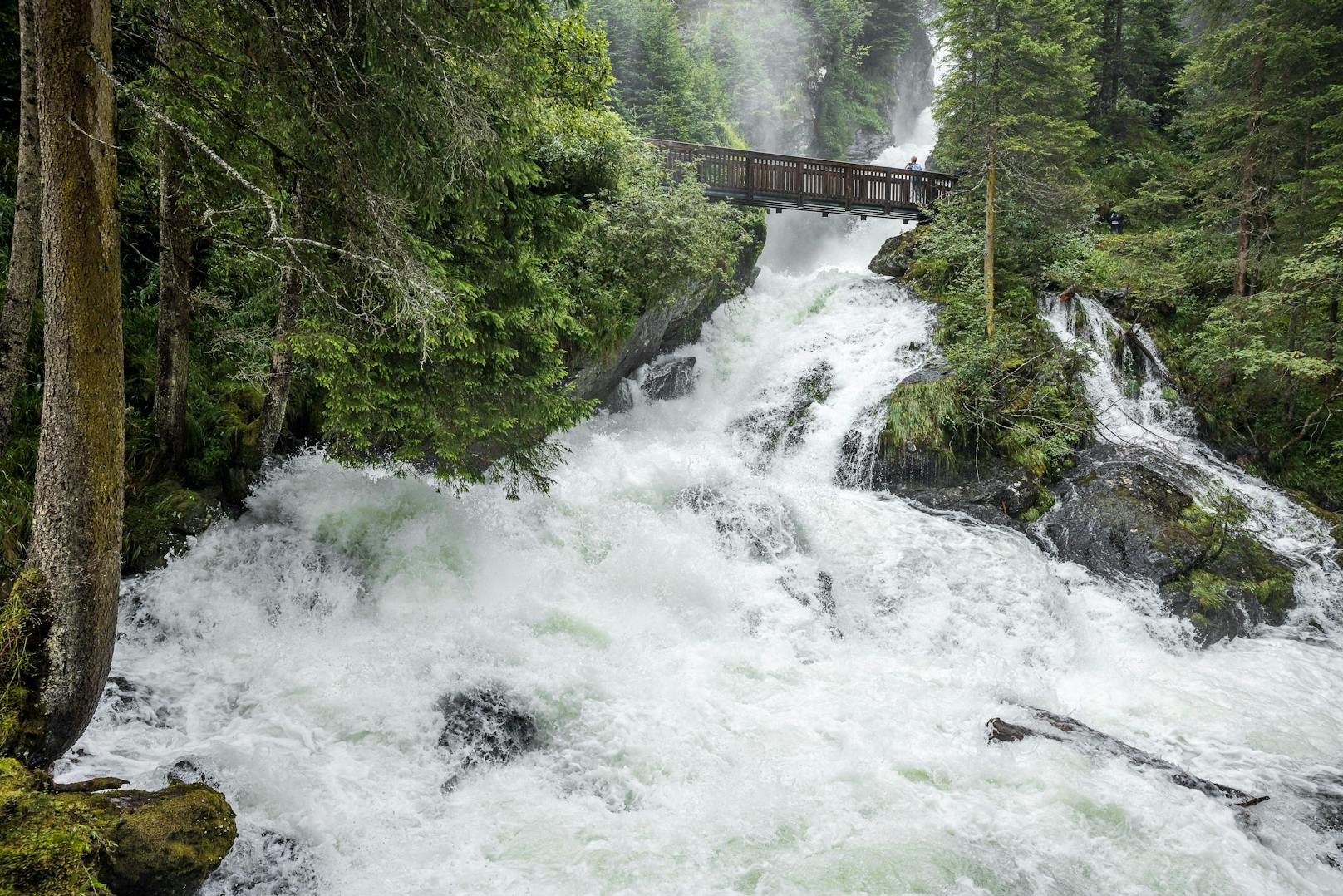 Die zwei Riesachfälle Großer und Kleiner Riesachwasserfall führten nach den starken Regenfällen am Wochenende viel Wasser.