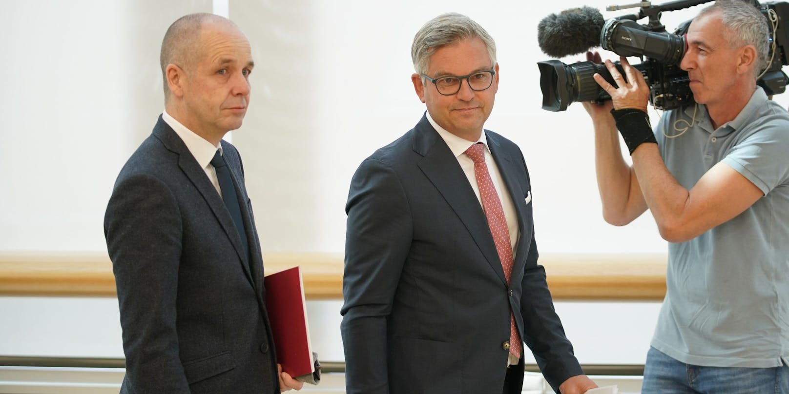 Minister Brunner (r.) und IHS-Chef Bonin