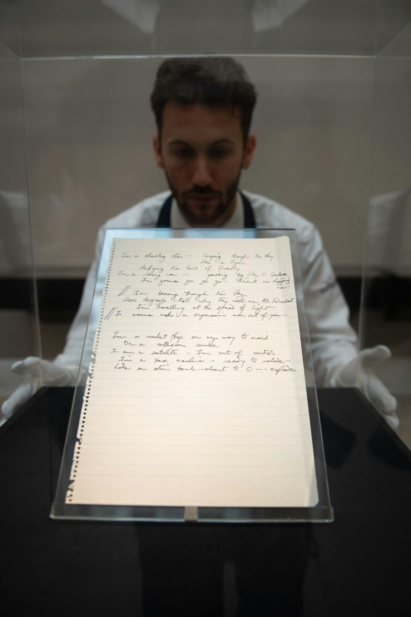 Freddie Mercurys handgeschriebener Arbeitsentwurf für Queens "Don't Stop Me Now" (geschätzter Wert 140.000 - 210.000 Euro).