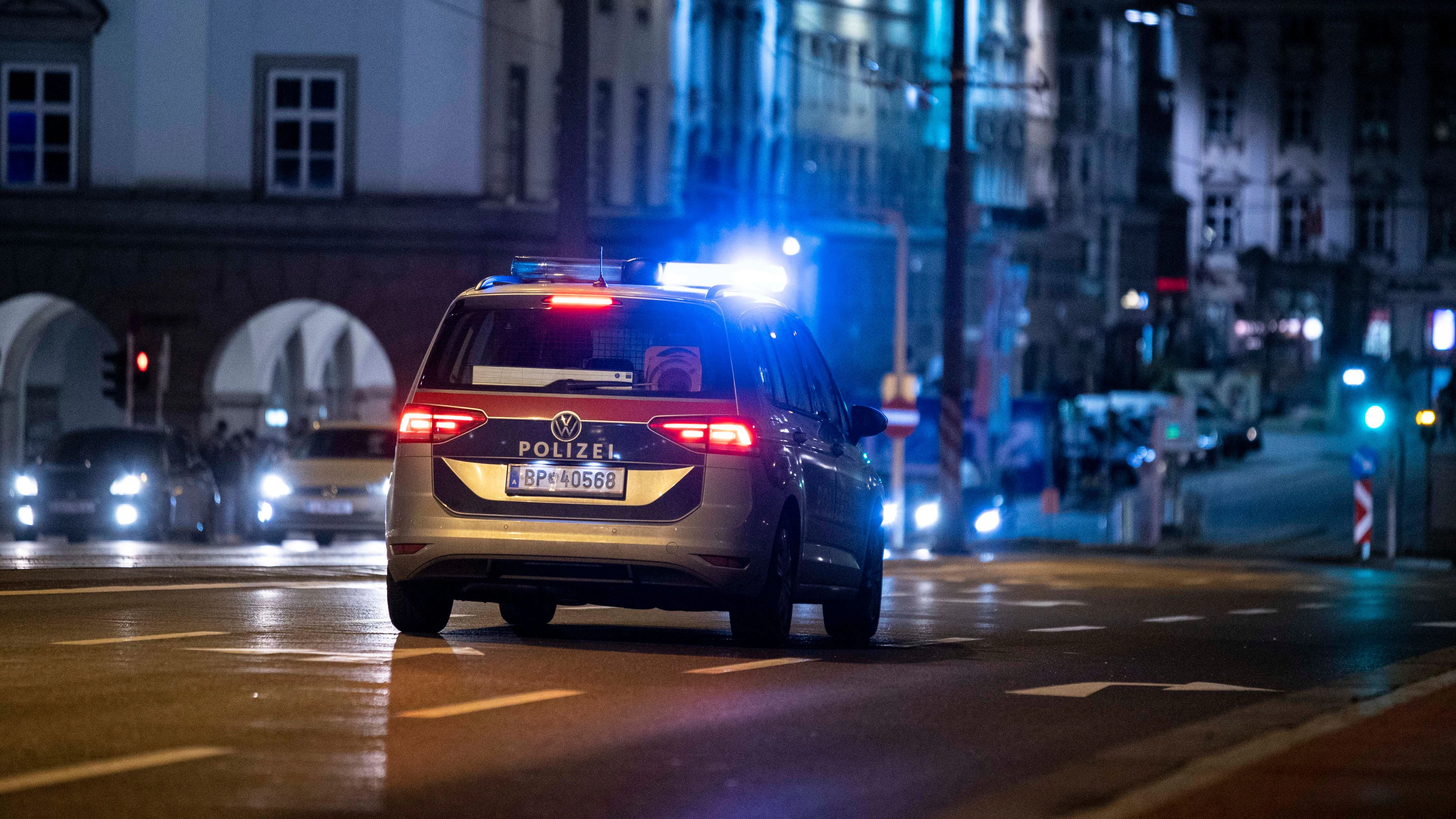 Die Polizei konnte einen gefährlichen Raser aus dem Verkehr ziehen. Symbolbild. 