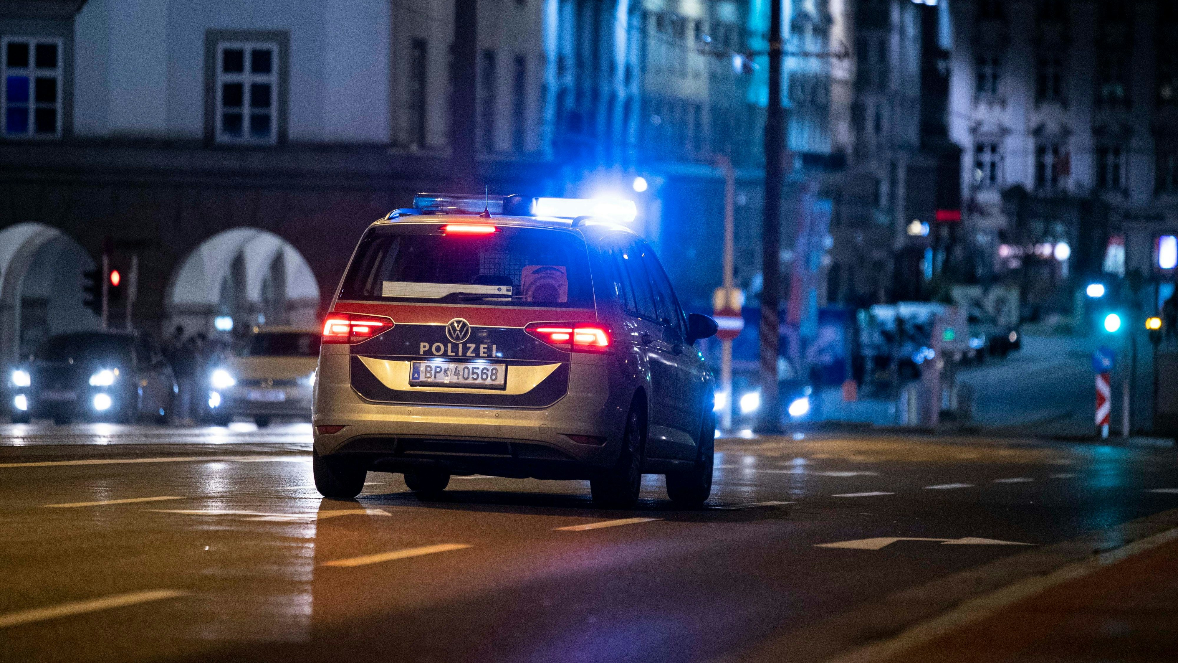 Die Polizei konnte einen gefährlichen Raser aus dem Verkehr ziehen. Symbolbild. 