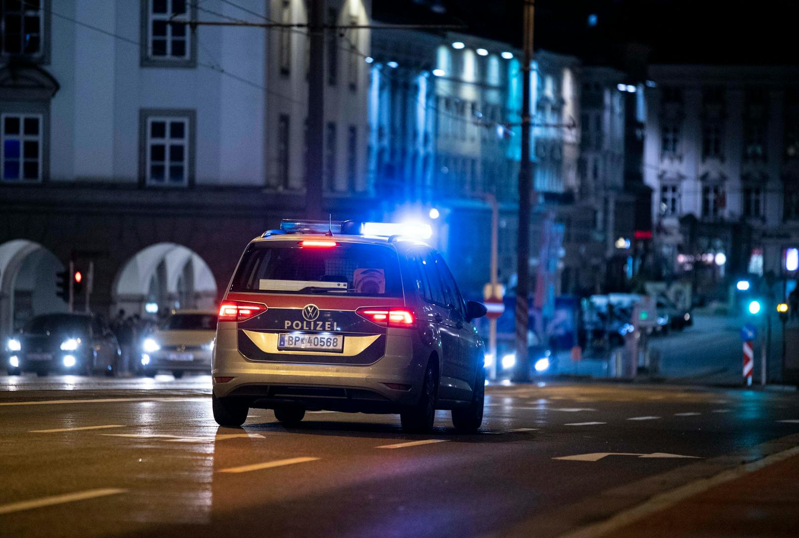 Attacken gegen Polizisten! Nacht der Gewalt in Wien