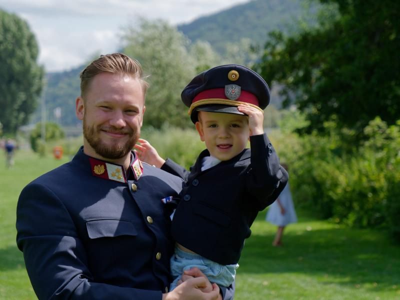 Freunde fürs Leben: Bezirksinspektor Stefan und sein Patenkind Leo (3)