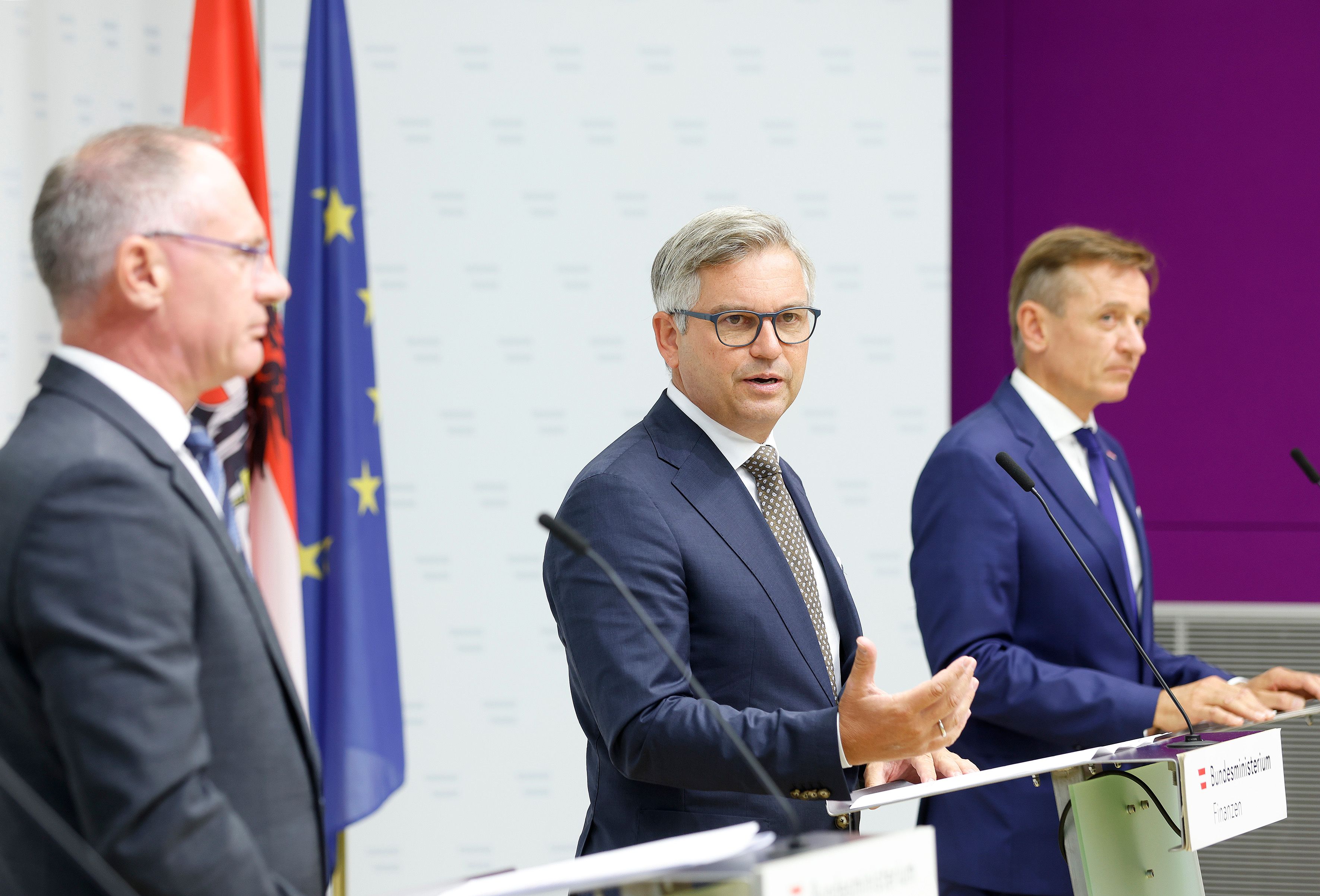 Finanzminister Brunner und Innenminister Karner bei der heutigen PK. 