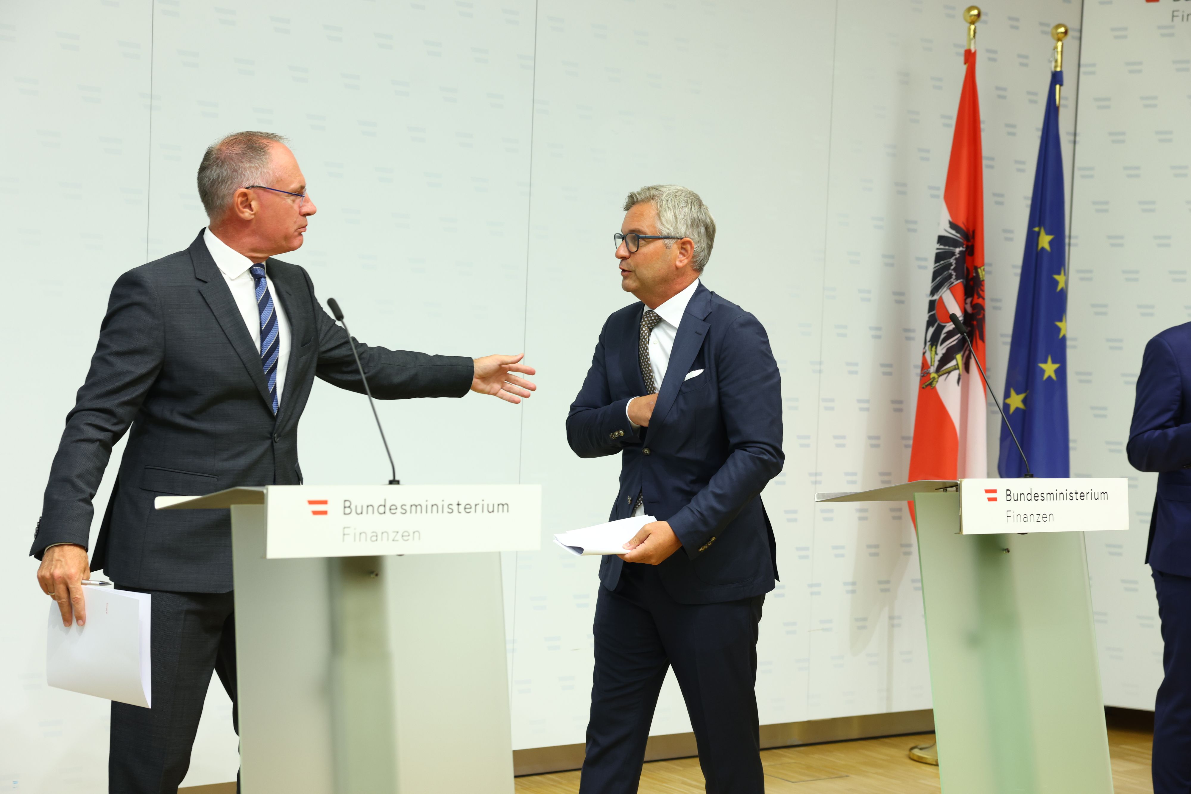 Minister Karner (l.) und Brunner (beide ÖVP)