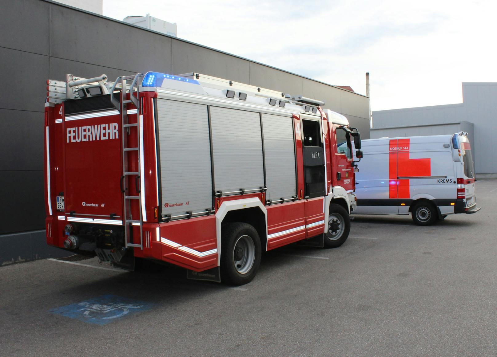 Feuerwehr beim Penny am Dienstagmorgen