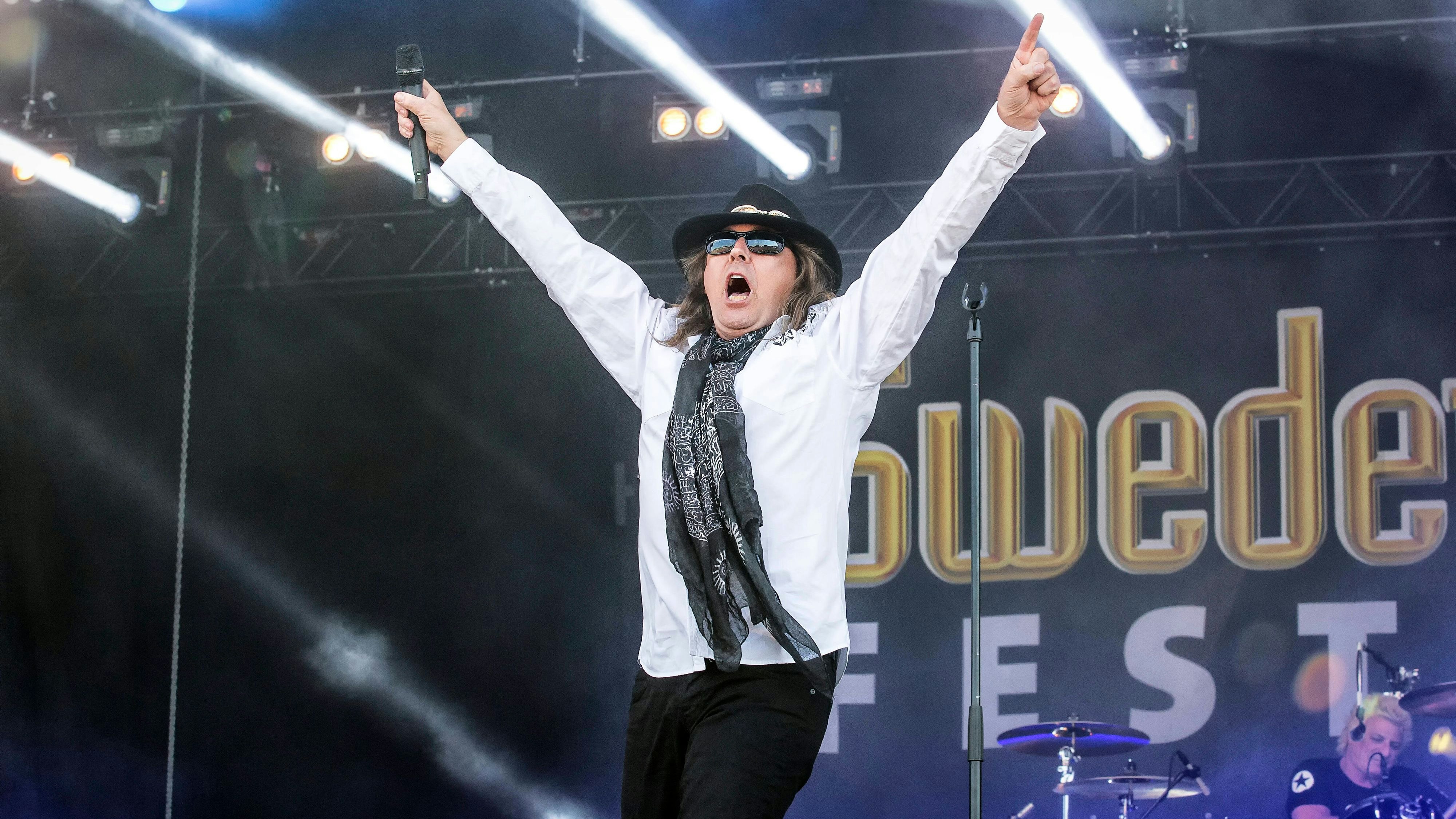 Dokken The American metal band Dokken performs a live concert at the Swedish music festival Sweden Rock Festival 2015. Here vocalist Don Dokken is seen live on stage. Sweden, 05/06 2015. Sölvesborg Sweden PUBLICATIONxNOTxINxDENxNOR Copyright: xGonzalesxPhoto/TerjexDokkenx 