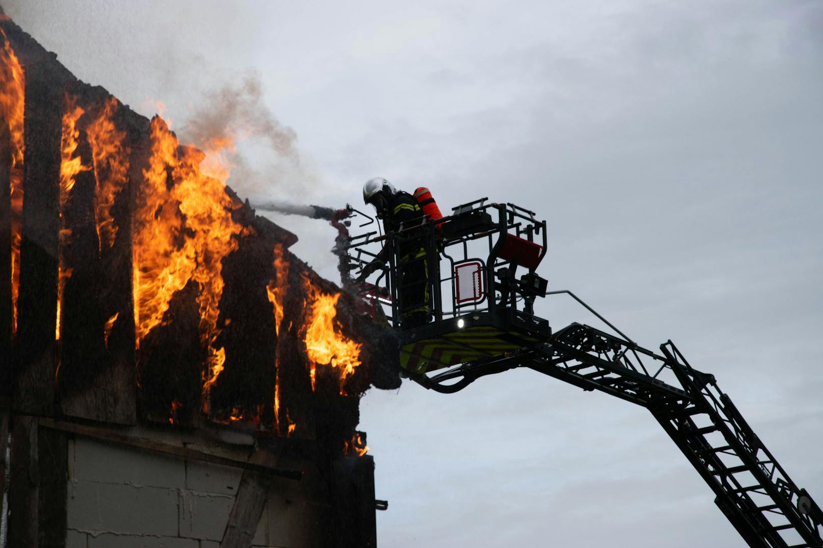 Der Brand soll im Erdgeschoss ausgebrochen sein.