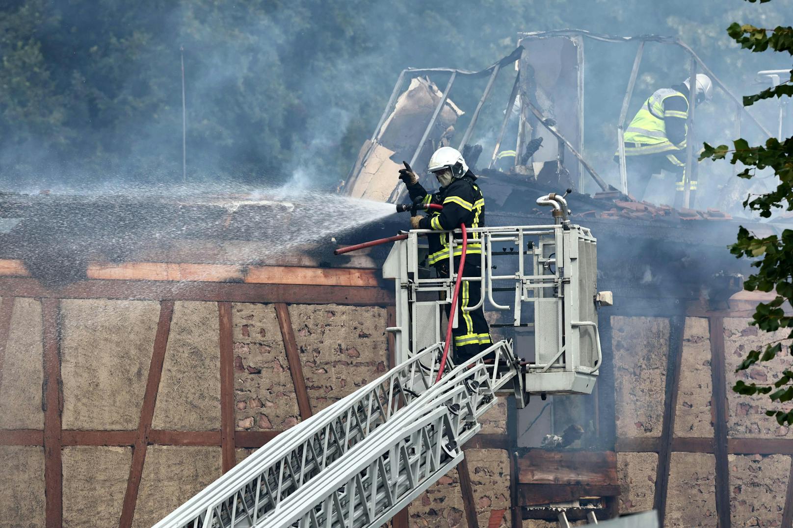 Die Einsatzkräfte standen mit einem Großaufgebot im Einsatz.