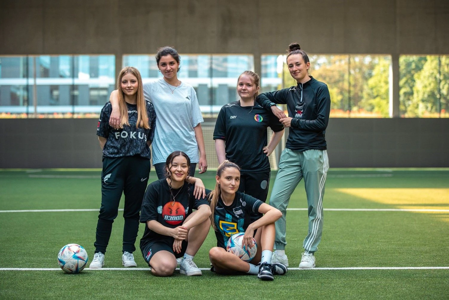 Die Teilnehmerinnen des #FAMEHERGAME-Bootcamps: (hintere Reihe v.l.n.r.) Fabienne Morlok, Jennifer Kouchmeshki, Jessica Niebel, Lena Güldenpfennig, (vordere Reihe v.l.n.r.) Ebru Önal, Marina Preradović.