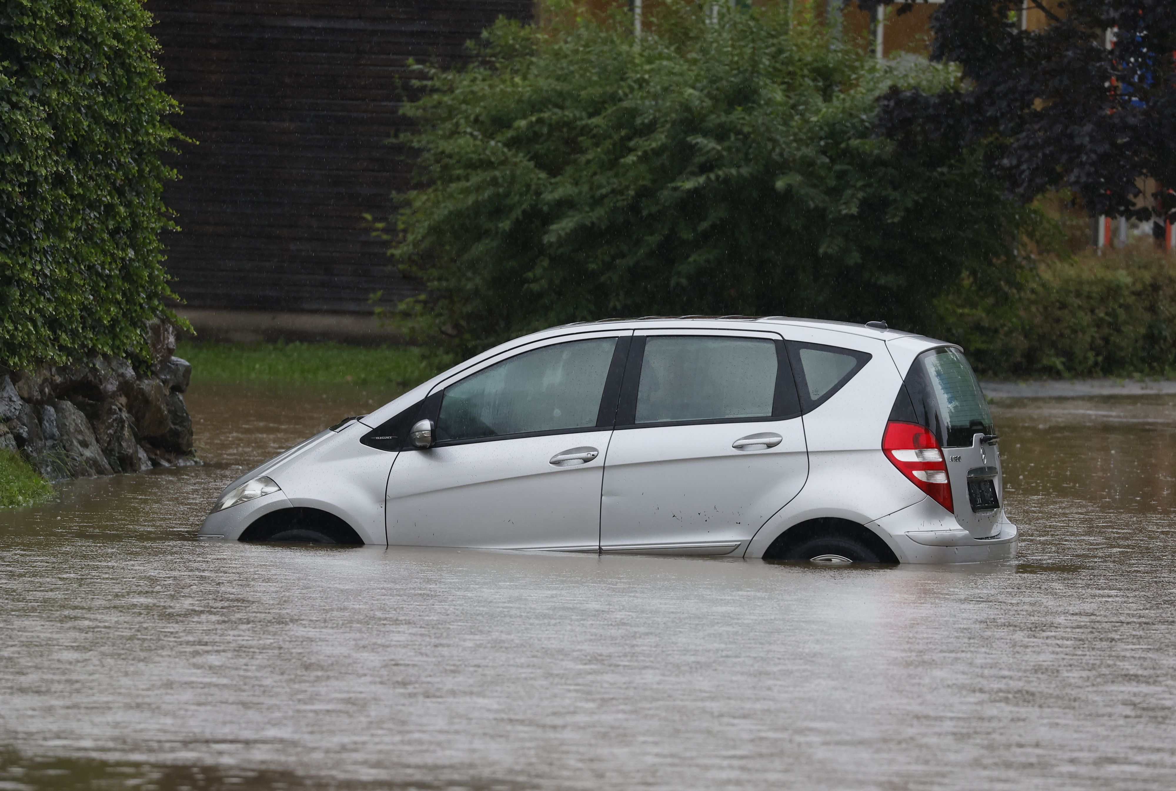 Im Süden Österreichs kam es aufgrund der anhaltenden Regenfälle am Wochenende zu Überflutungen und Hangrutschungen.