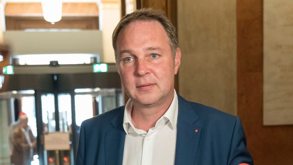 "Kein einziges Lebensmittel ist billiger geworden", kritisiert SPÖ-Chef Andreas Babler.