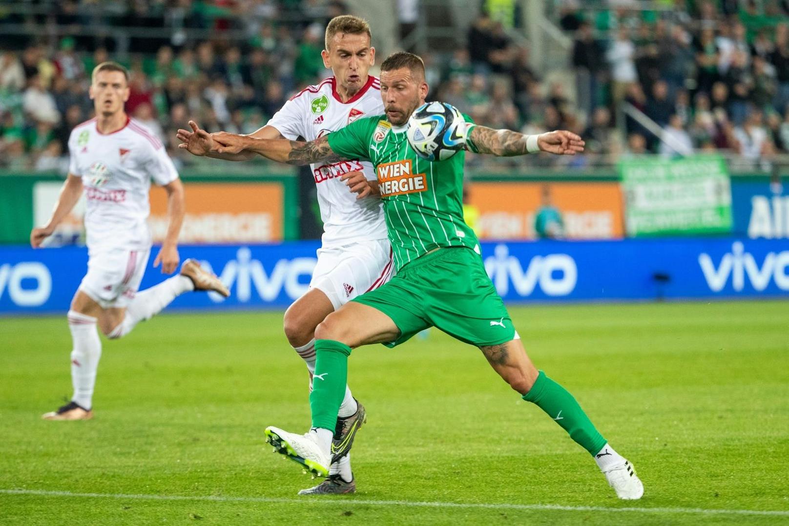 Rapid im Duell mit Debrecen. 