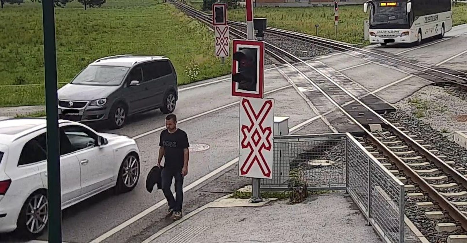 Mindestens 10.000 Euro weg – Polizei sucht diesen Mann