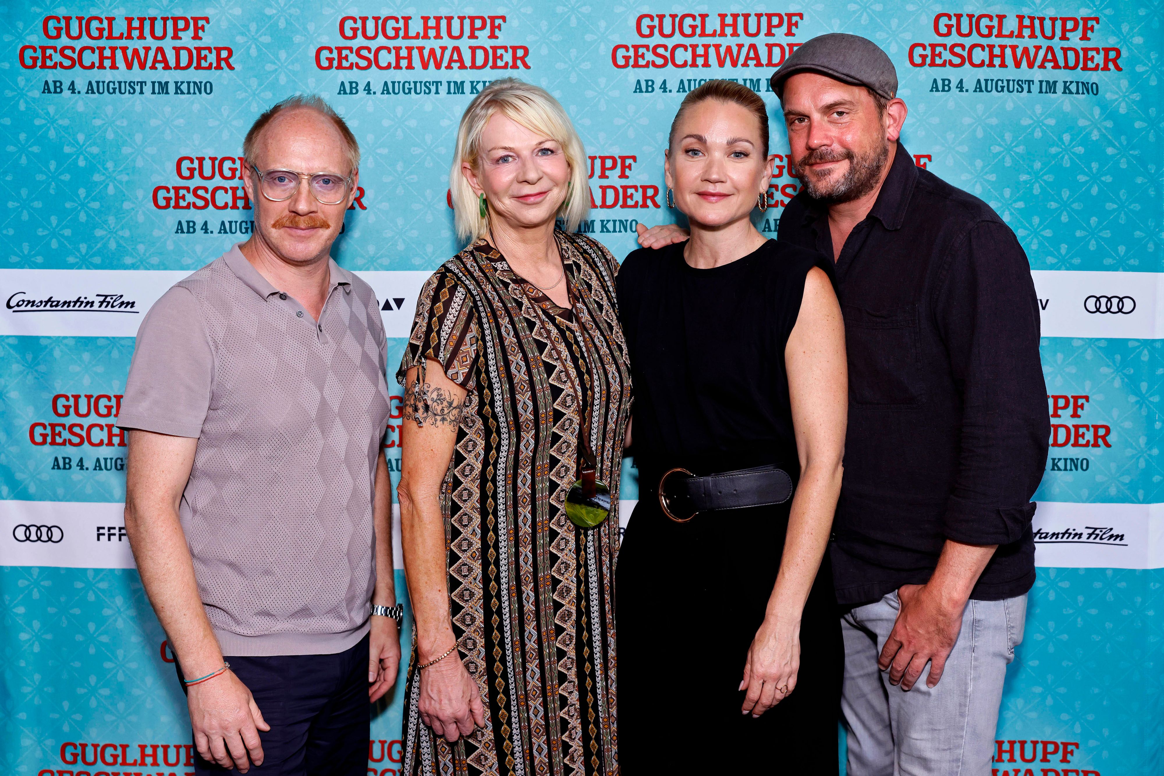 Rita Falk (2.v.l.) ist mit dem neusten 