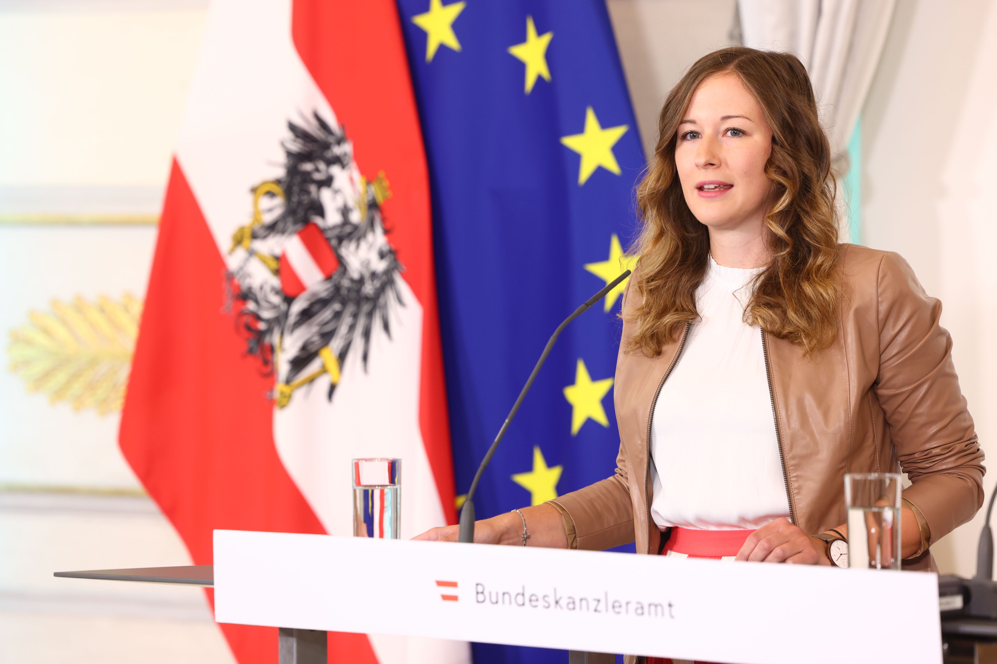 Jugendstaatssekretärin Claudia Plakolm (ÖVP) bittet zum Kinderschutz-Gipfel ins Bundeskanzleramt.