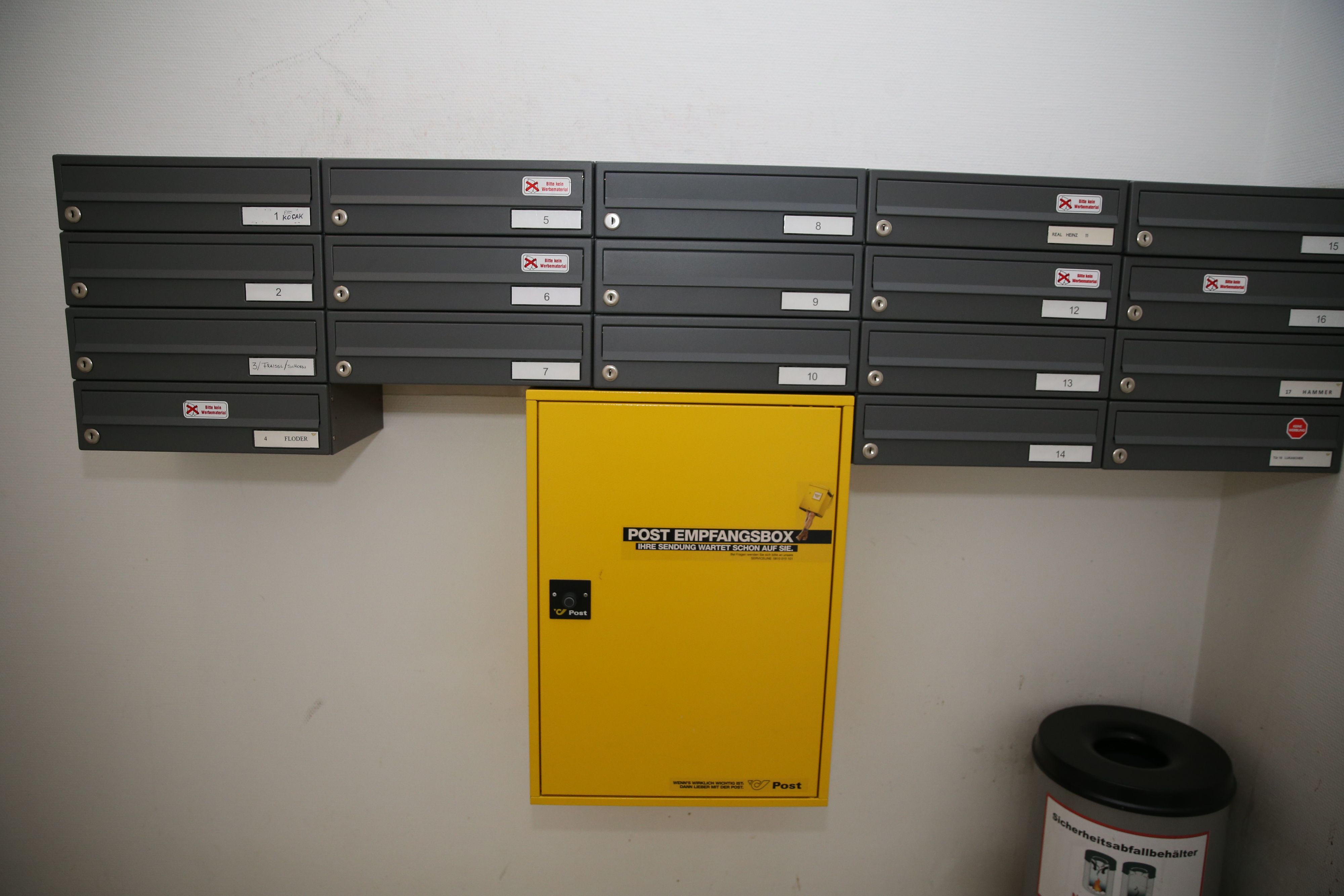 Die Gruppe brach unter anderem in eine Post-Empfangsbox ein (Symbolbild).