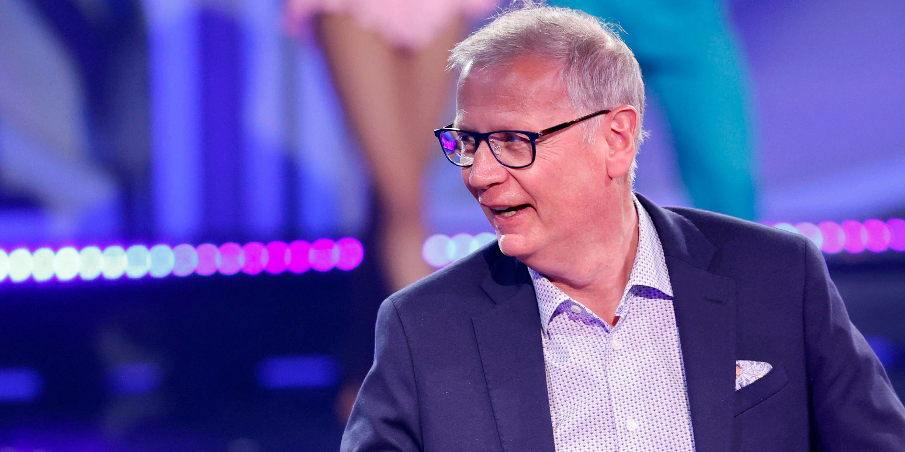 Günther Jauch überrascht sein Quizshow-Publikum.