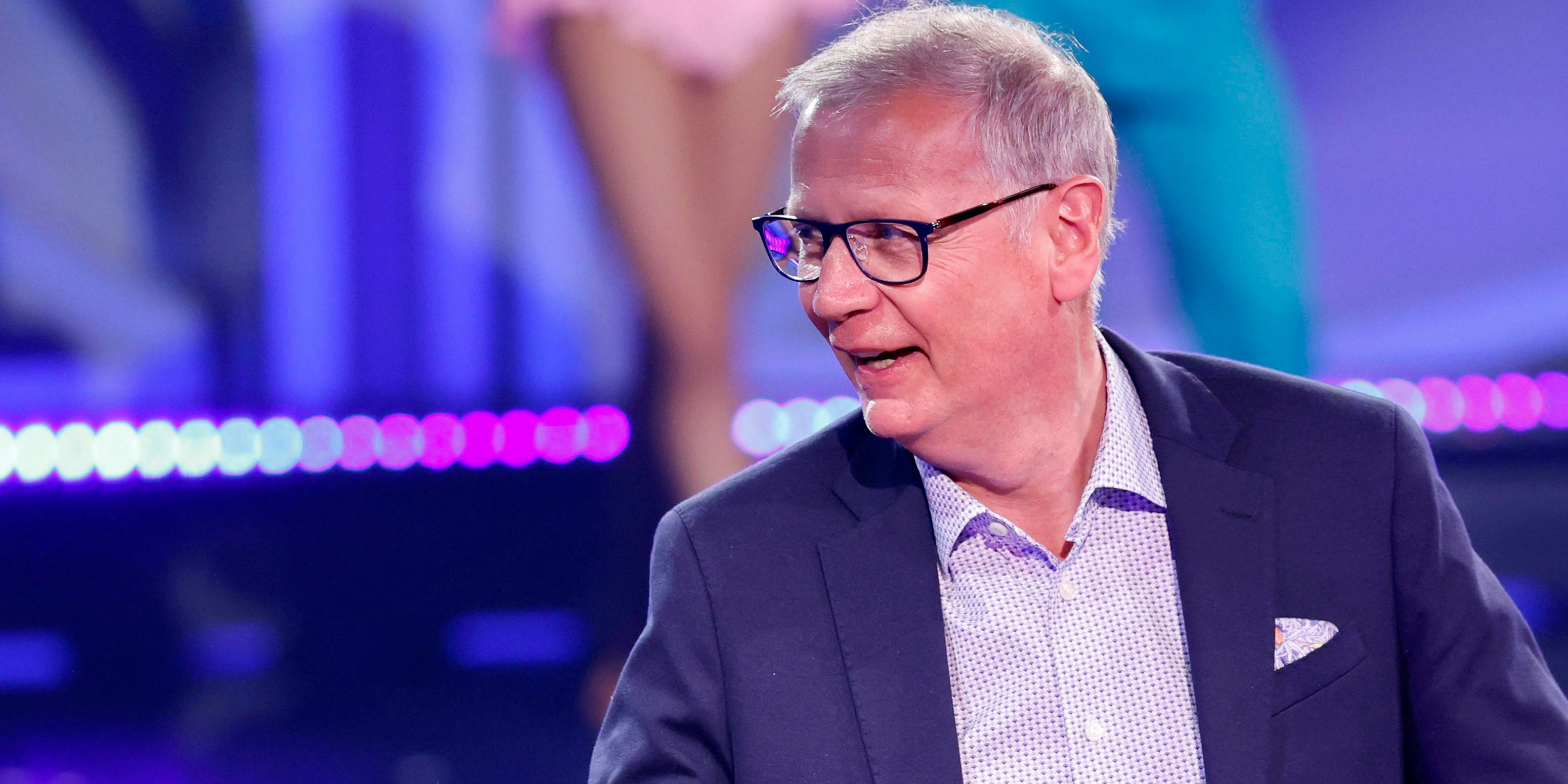 Günther Jauch überrascht sein Quizshow-Publikum.