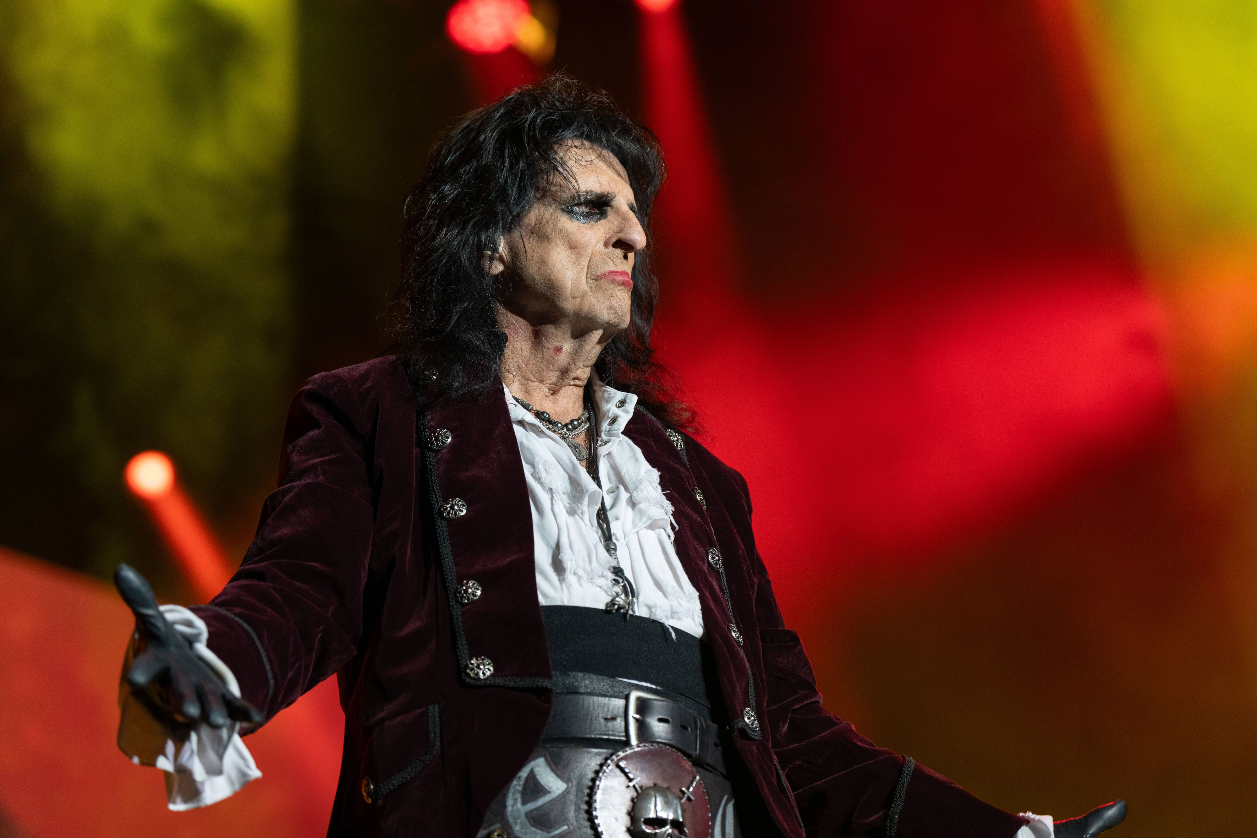 Auch Alice Cooper hat eine Meinung zu Till Lindemann.