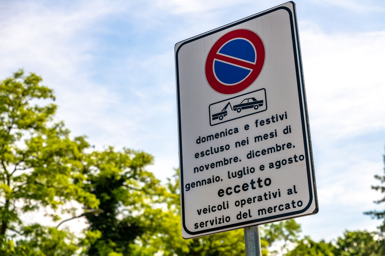 Parkschilder im Urlaub können oft Verwirrung stiften.