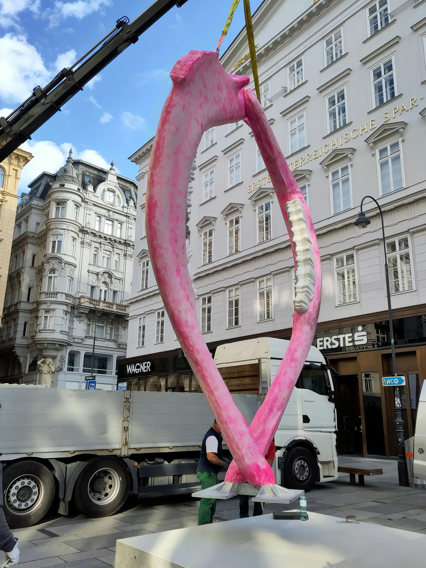 Die Skulptur "Chará" ziert ab sofort den Wiener Graben.