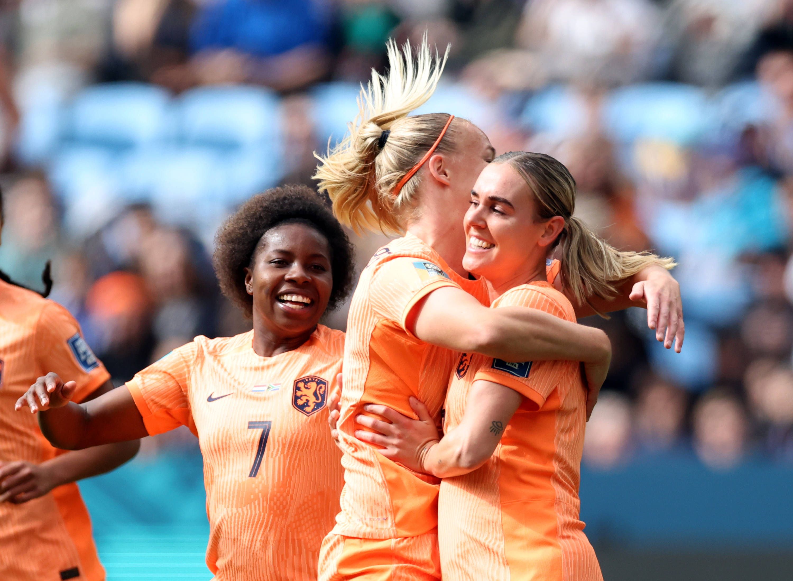 Lineth Beerensteyn (l.) spielt mit den Niederlanden noch um den Titel.