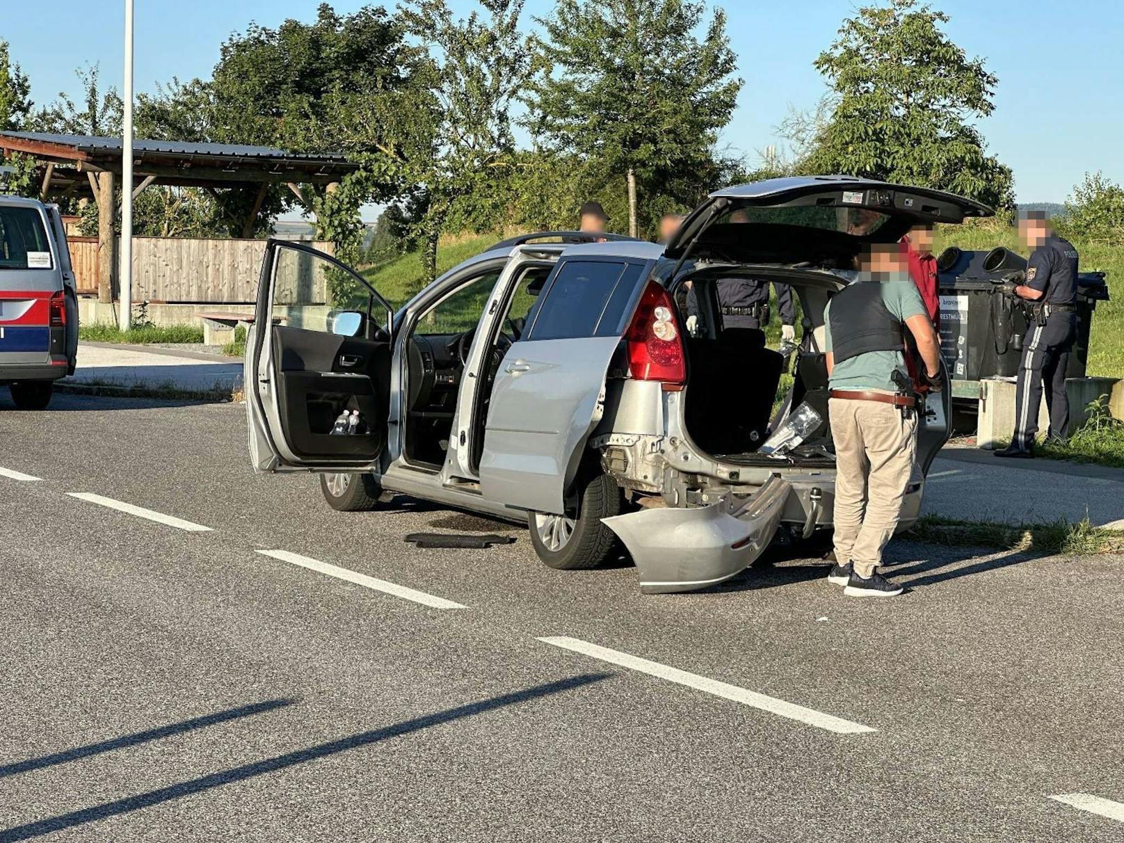 Der Schlepper wollte sich der Polizeikontrolle entziehen.