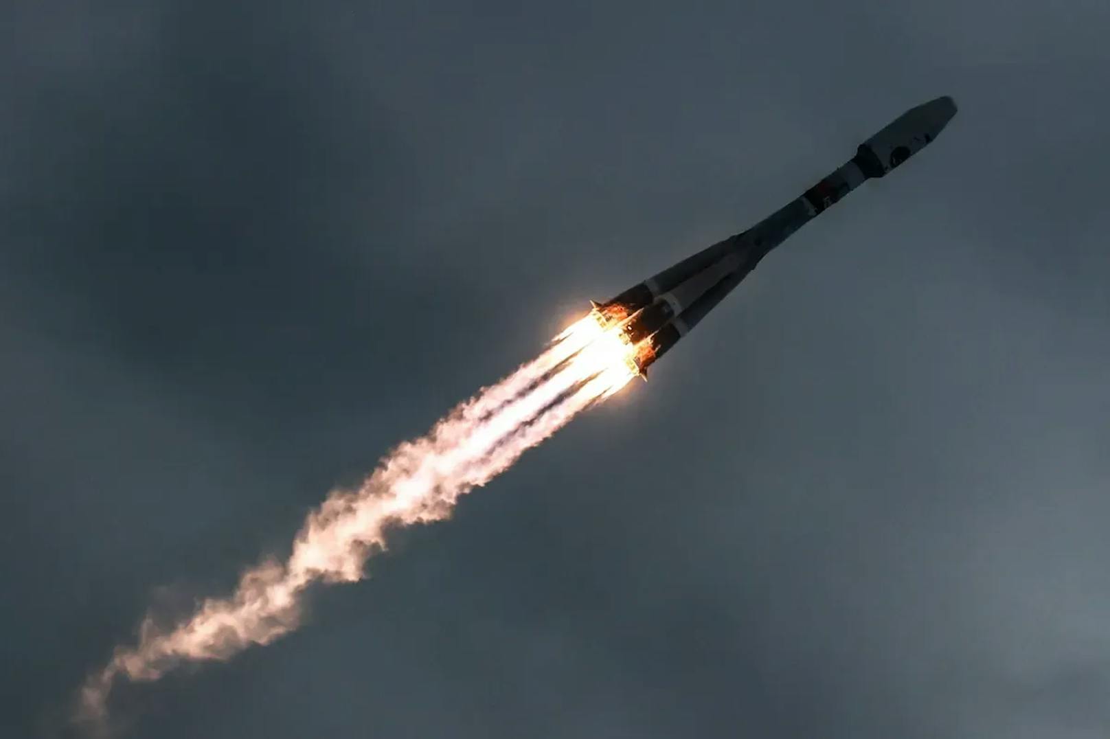 Roscosmos startet die Sojus-Trägerrakete mit dem Ziel Mond.