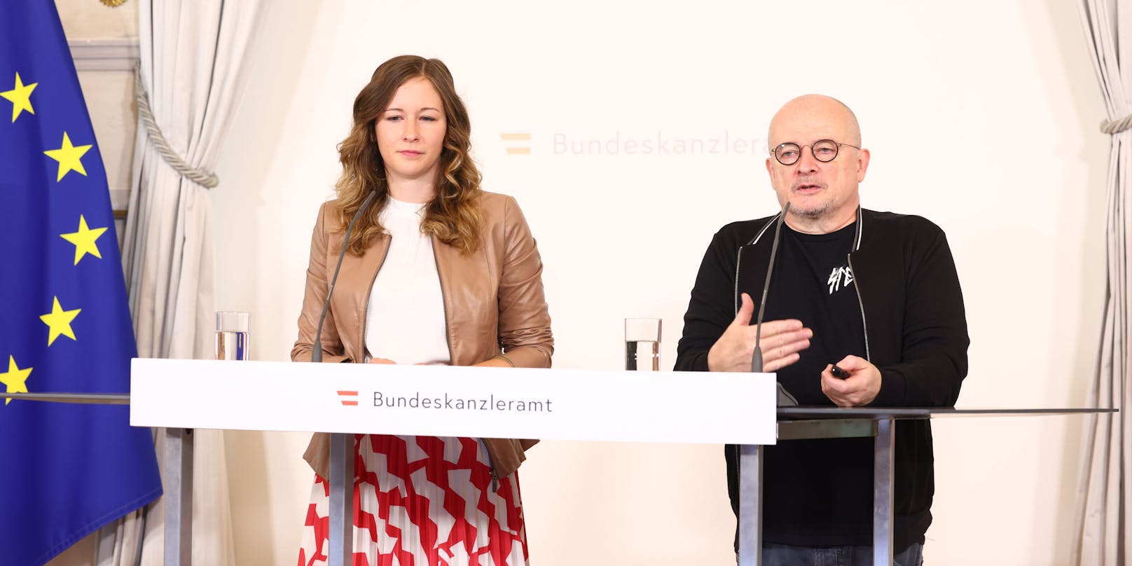 Claudia Plakolm und Bernhard Heinzlmaier präsentiert Ergebnisse einer Jugendstudie.