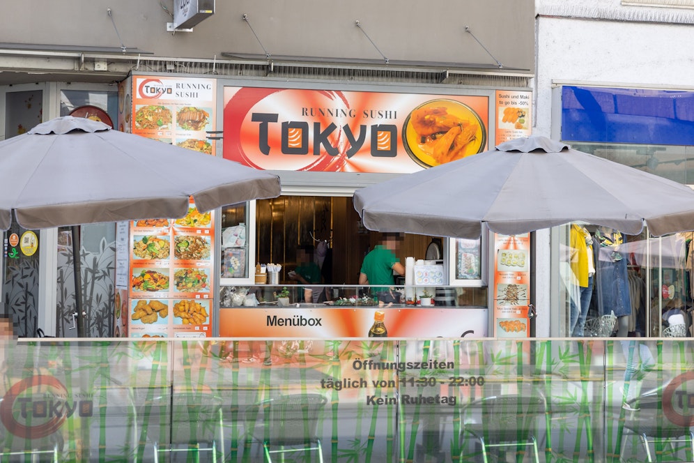 In der Langgasse im Linzer Zentrum wurde die Frau (41) überrollt. Im Bild: Das nahegelegene Lokal.