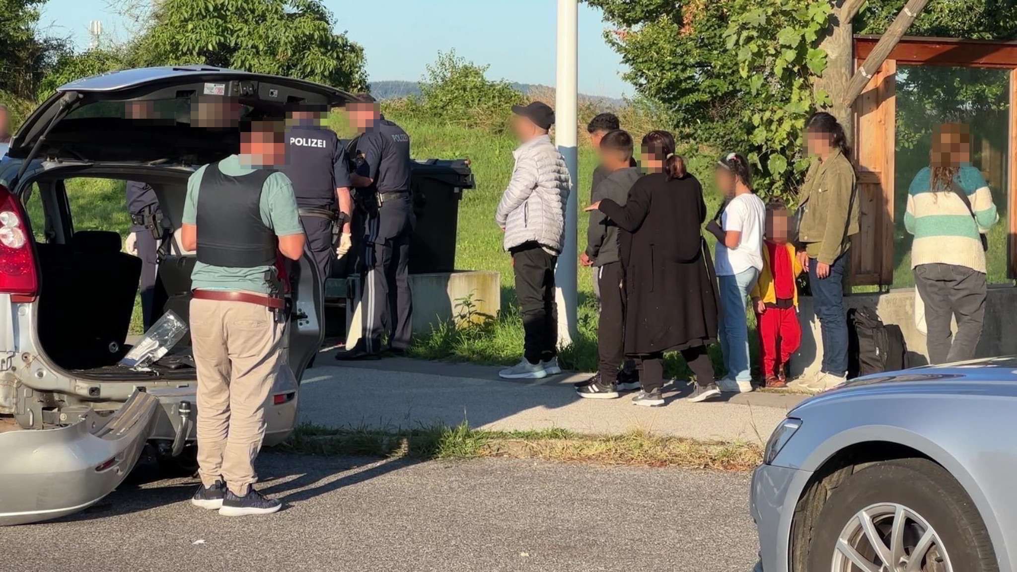 Die Flüchtlinge beantragten sofort Asyl.