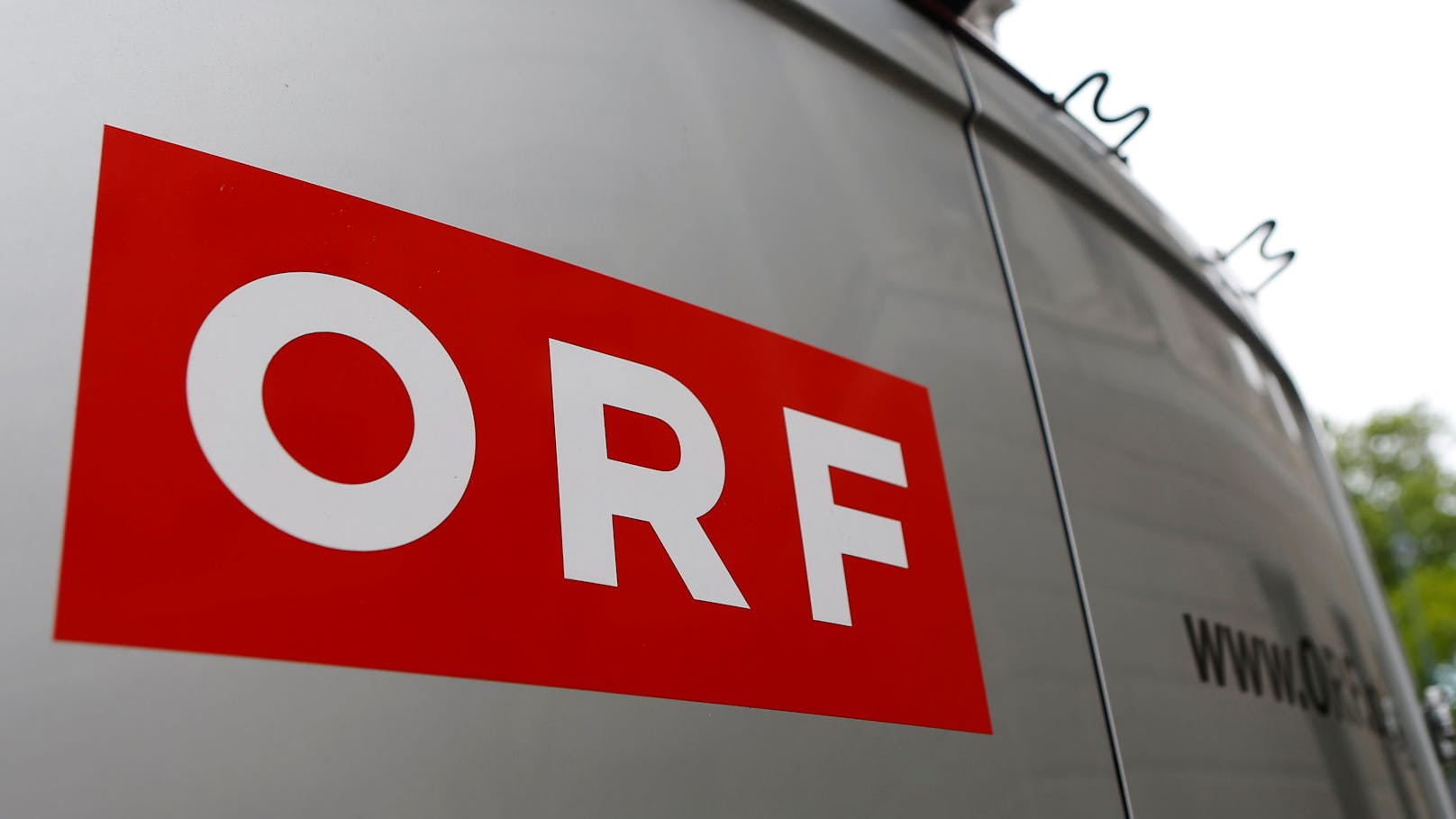 ORF casht nun auch bei der neuen Gebühren-Hotline ab