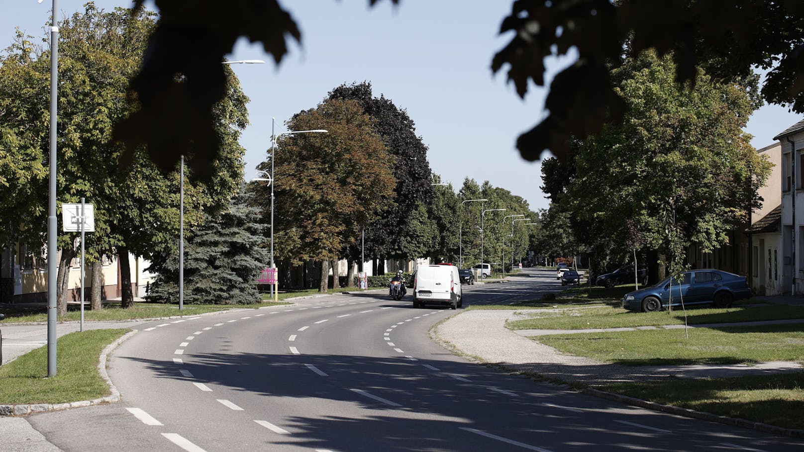 "Sie konnten auch keine Aussage mehr tätigen", schildert der selbst im Einsatz stehenden Polizeipressesprecher Oberstleutnant <a data-li-document-ref="100286326" href="https://www.heute.at/g/alarm-um-bluttat-in-nickelsdorf-2-tote-gefunden-100286326">Helmut Marban</a>.