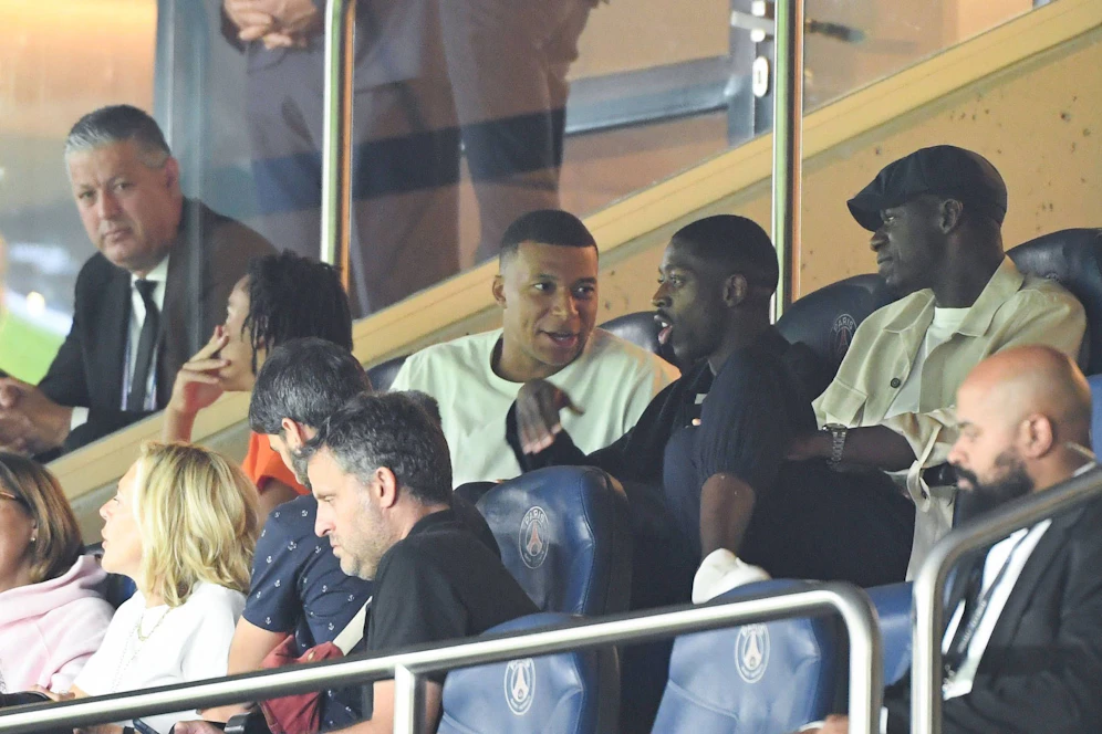 Mbappe schmort auf der Tribüne