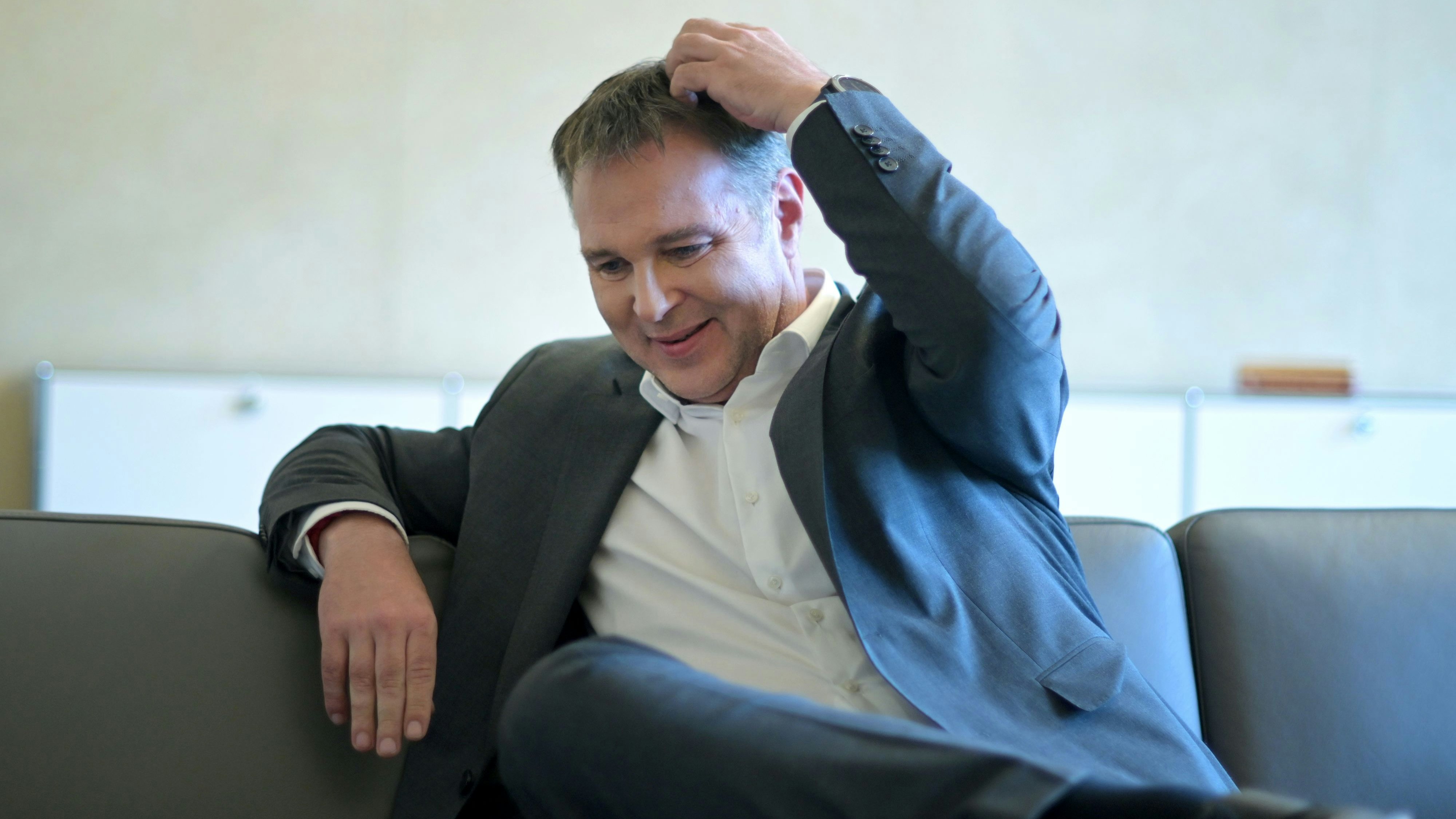 Download von www.picturedesk.com am 12.08.2023 (19:21).  ABD0017_20230716 - WIEN - ÖSTERREICH: SPÖ-Bundesparteichef Andreas Babler im Rahmen eines Interviews mit der APA - Austria Presse Agentur am 12. Juli 2023, in Wien. - FOTO: APA/ROLAND SCHLAGER - 20230712_PD17568 - Rechteinfo: Rights Managed (RM)